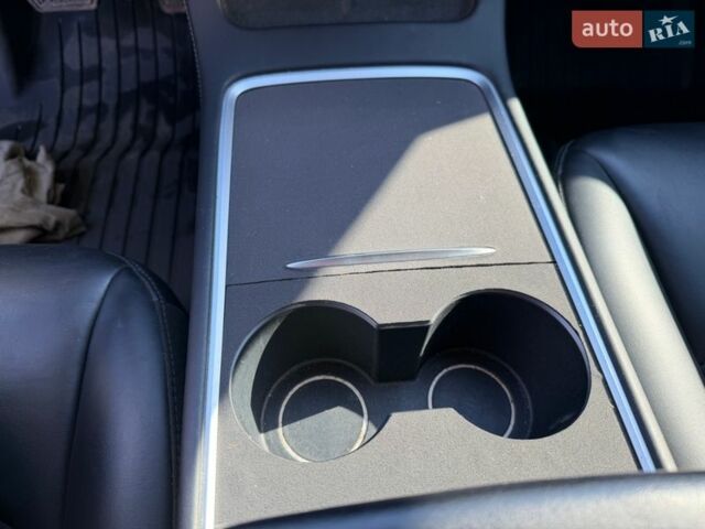 Белый Тесла Модель 3, объемом двигателя 0 л и пробегом 82 тыс. км за 19999 $, фото 19 на Automoto.ua