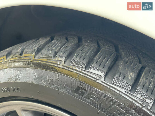 Белый Тесла Модель 3, объемом двигателя 0 л и пробегом 34 тыс. км за 18000 $, фото 53 на Automoto.ua