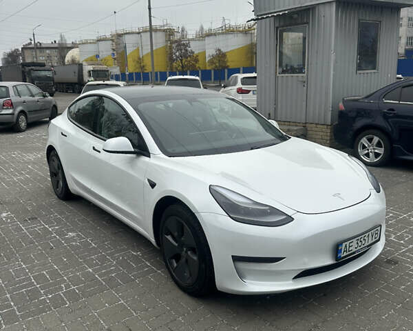 Белый Тесла Модель 3, объемом двигателя 0 л и пробегом 42 тыс. км за 22200 $, фото 2 на Automoto.ua