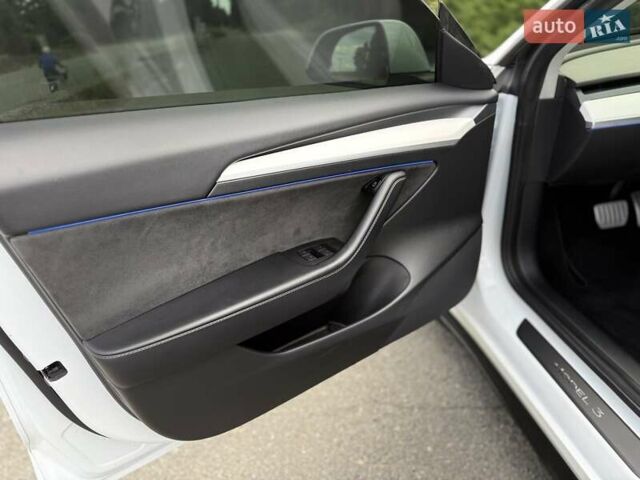 Тесла Модель 3 2021 у Малине на Automoto.ua Білий Тесла Модель 3, об'ємом двигуна 0 л та пробігом 75 тис. км за 24000 $, фото 13 на Automoto.ua