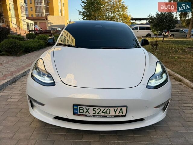 Білий Тесла Модель 3, об'ємом двигуна 0 л та пробігом 75 тис. км за 20500 $, фото 4 на Automoto.ua