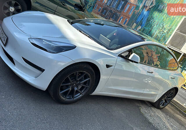 Білий Тесла Модель 3, об'ємом двигуна 0 л та пробігом 100 тис. км за 21500 $, фото 1 на Automoto.ua