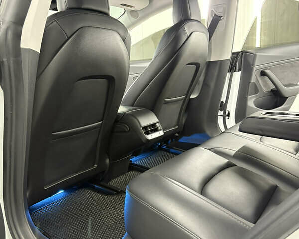 Білий Тесла Модель 3, об'ємом двигуна 0 л та пробігом 113 тис. км за 20200 $, фото 75 на Automoto.ua