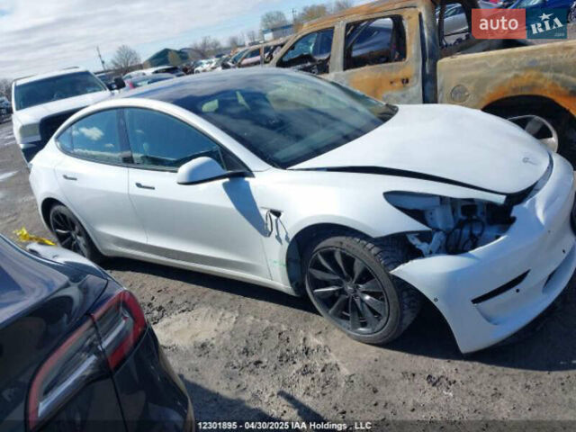 Белый Тесла Модель 3, объемом двигателя 0 л и пробегом 59 тыс. км за 11999 $, фото 9 на Automoto.ua