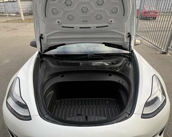 Білий Тесла Модель 3, об'ємом двигуна 0 л та пробігом 29 тис. км за 23000 $, фото 6 на Automoto.ua