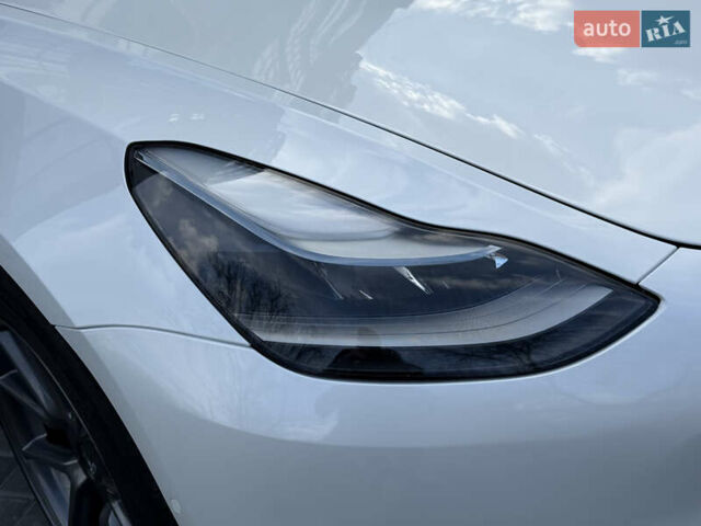 Белый Тесла Модель 3, объемом двигателя 0 л и пробегом 37 тыс. км за 19999 $, фото 77 на Automoto.ua