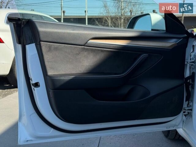 Білий Тесла Модель 3, об'ємом двигуна 0 л та пробігом 185 тис. км за 16500 $, фото 26 на Automoto.ua