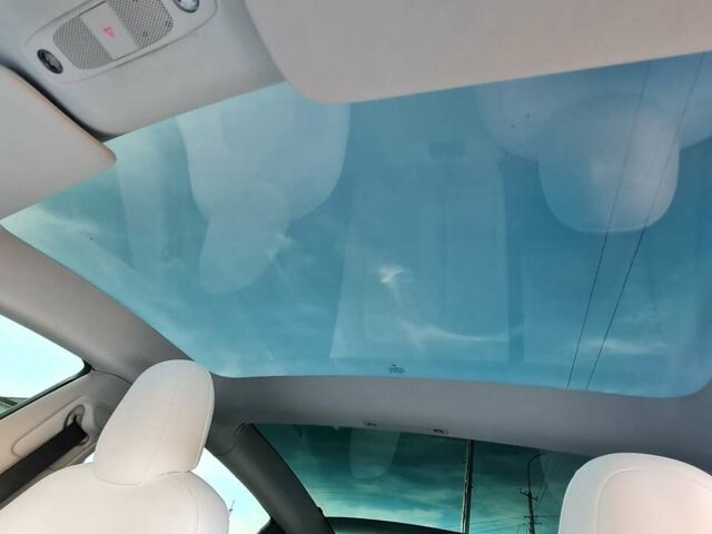 Білий Тесла Модель 3, об'ємом двигуна 0 л та пробігом 60 тис. км за 19950 $, фото 20 на Automoto.ua