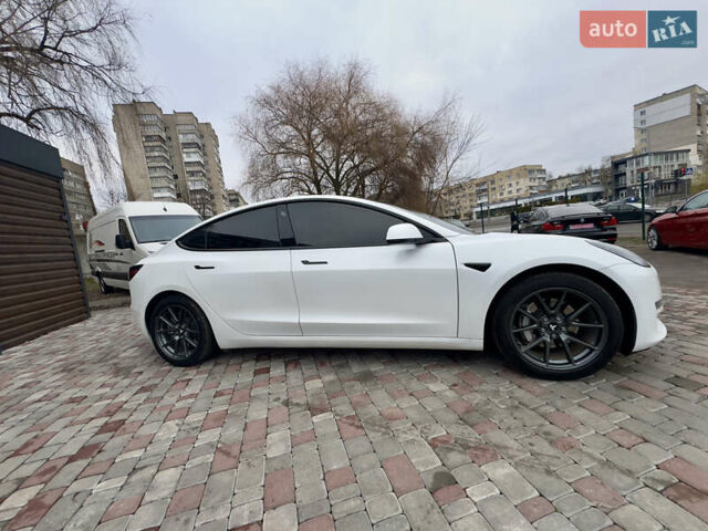Білий Тесла Модель 3, об'ємом двигуна 0 л та пробігом 84 тис. км за 18300 $, фото 43 на Automoto.ua