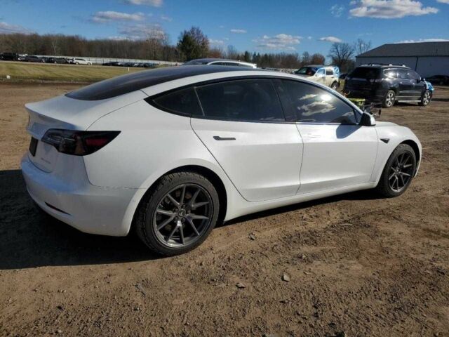 Белый Тесла Модель 3, объемом двигателя 0 л и пробегом 51 тыс. км за 5100 $, фото 2 на Automoto.ua