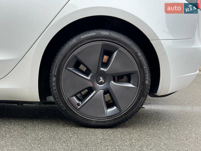 Белый Тесла Модель 3, объемом двигателя 0 л и пробегом 45 тыс. км за 29000 $, фото 34 на Automoto.ua