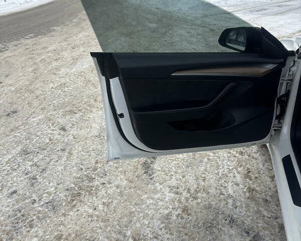 Білий Тесла Модель 3, об'ємом двигуна 0 л та пробігом 145 тис. км за 16500 $, фото 10 на Automoto.ua