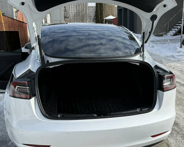 Білий Тесла Модель 3, об'ємом двигуна 0 л та пробігом 91 тис. км за 16700 $, фото 4 на Automoto.ua