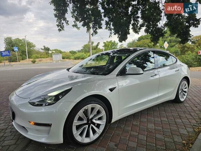 Тесла Модель 3 2021 в Кропивницком (Кировограде) на Automoto.ua Белый Тесла Модель 3, объемом двигателя 0 л и пробегом 20 тыс. км за 29500 $, фото 2 на Automoto.ua
