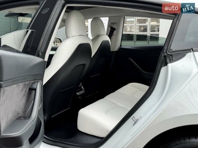 Белый Тесла Модель 3, объемом двигателя 0 л и пробегом 85 тыс. км за 19000 $, фото 14 на Automoto.ua