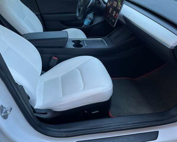 Белый Тесла Модель 3, объемом двигателя 0 л и пробегом 63 тыс. км за 25500 $, фото 8 на Automoto.ua