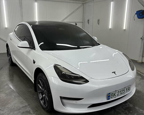 Білий Тесла Модель 3, об'ємом двигуна 0 л та пробігом 113 тис. км за 20200 $, фото 15 на Automoto.ua