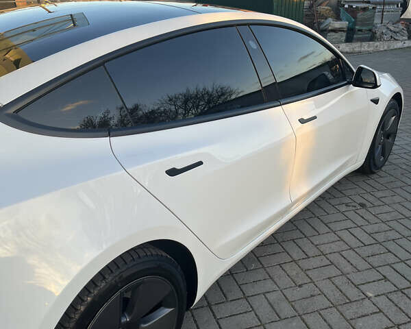 Білий Тесла Модель 3, об'ємом двигуна 0 л та пробігом 69 тис. км за 20000 $, фото 16 на Automoto.ua