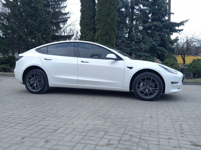 Белый Тесла Модель 3, объемом двигателя 0 л и пробегом 89 тыс. км за 17900 $, фото 1 на Automoto.ua