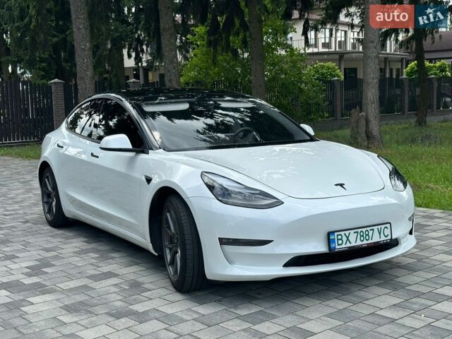 Белый Тесла Модель 3, объемом двигателя 0 л и пробегом 81 тыс. км за 16999 $, фото 1 на Automoto.ua