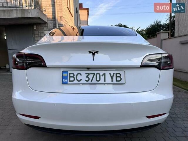 Белый Тесла Модель 3, объемом двигателя 0 л и пробегом 27 тыс. км за 21900 $, фото 2 на Automoto.ua