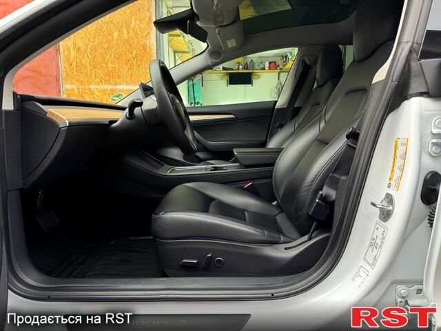 Білий Тесла Модель 3, об'ємом двигуна 0 л та пробігом 45 тис. км за 29000 $, фото 9 на Automoto.ua