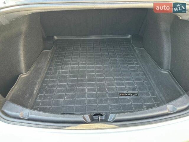 Белый Тесла Модель 3, объемом двигателя 0 л и пробегом 95 тыс. км за 20000 $, фото 15 на Automoto.ua