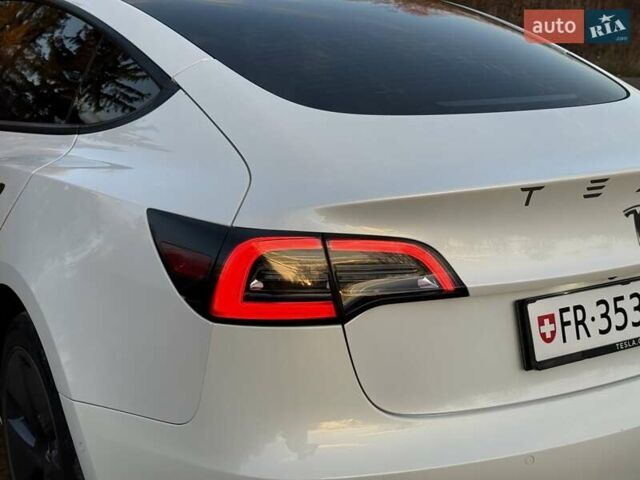 Білий Тесла Модель 3, об'ємом двигуна 0 л та пробігом 88 тис. км за 20950 $, фото 14 на Automoto.ua