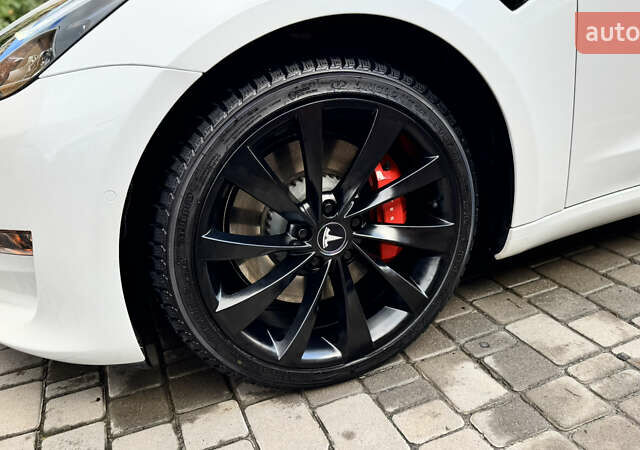 Белый Тесла Модель 3, объемом двигателя 0 л и пробегом 88 тыс. км за 22900 $, фото 6 на Automoto.ua
