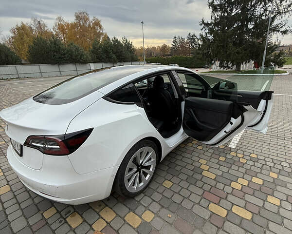 Белый Тесла Модель 3, объемом двигателя 0 л и пробегом 98 тыс. км за 19000 $, фото 25 на Automoto.ua