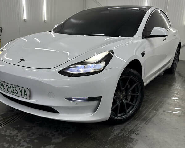 Білий Тесла Модель 3, об'ємом двигуна 0 л та пробігом 113 тис. км за 20200 $, фото 2 на Automoto.ua