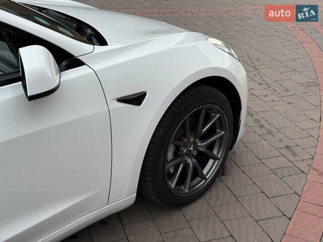 Білий Тесла Модель 3, об'ємом двигуна 0 л та пробігом 166 тис. км за 14900 $, фото 5 на Automoto.ua