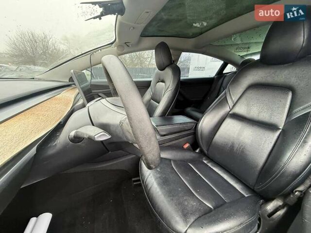 Белый Тесла Модель 3, объемом двигателя 0 л и пробегом 100 тыс. км за 12900 $, фото 5 на Automoto.ua