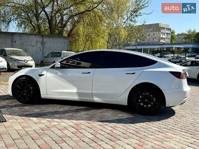 Белый Тесла Модель 3, объемом двигателя 0 л и пробегом 65 тыс. км за 19500 $, фото 11 на Automoto.ua