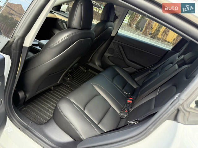 Белый Тесла Модель 3, объемом двигателя 0 л и пробегом 37 тыс. км за 19999 $, фото 120 на Automoto.ua