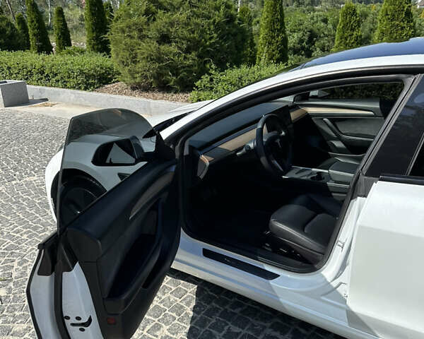 Тесла Модель 3 2021 в Днепре (Днепропетровске) на Automoto.ua Белый Тесла Модель 3, объемом двигателя 0 л и пробегом 51 тыс. км за 19999 $, фото 16 на Automoto.ua