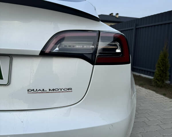 Белый Тесла Модель 3, объемом двигателя 0 л и пробегом 230 тыс. км за 18300 $, фото 8 на Automoto.ua