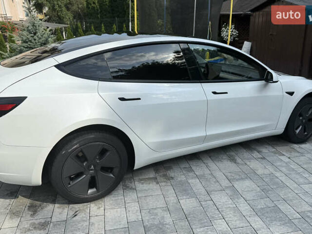 Білий Тесла Модель 3, об'ємом двигуна 0 л та пробігом 32 тис. км за 26900 $, фото 24 на Automoto.ua