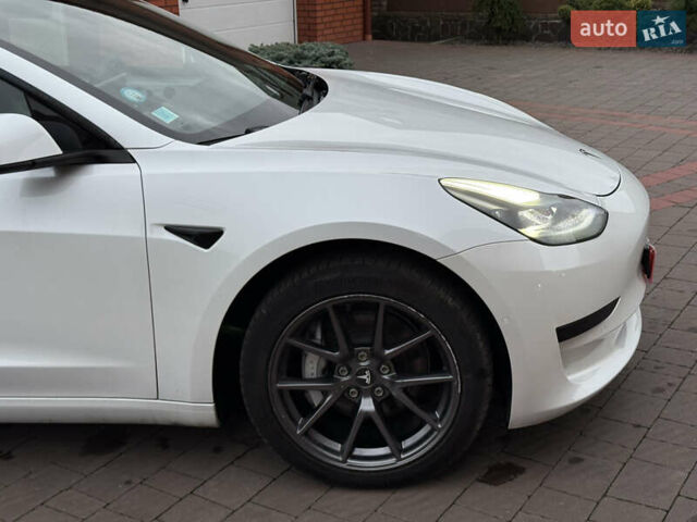 Білий Тесла Модель 3, об'ємом двигуна 0 л та пробігом 166 тис. км за 14900 $, фото 3 на Automoto.ua