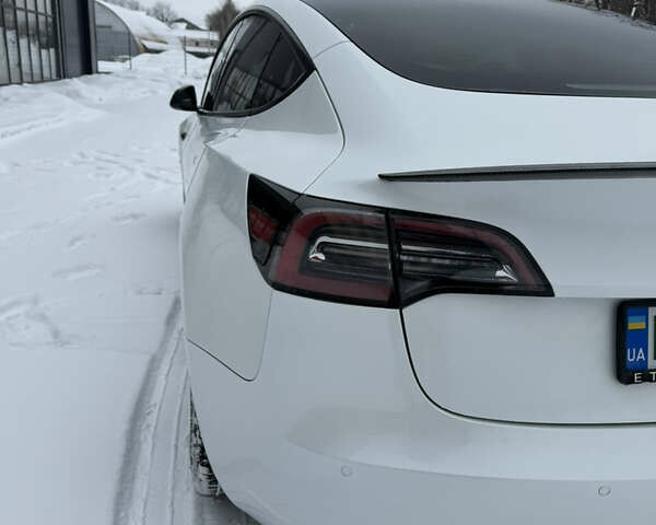 Белый Тесла Модель 3, объемом двигателя 0 л и пробегом 123 тыс. км за 23999 $, фото 15 на Automoto.ua