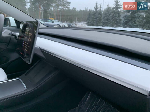 Білий Тесла Модель 3, об'ємом двигуна 0 л та пробігом 81 тис. км за 18950 $, фото 24 на Automoto.ua