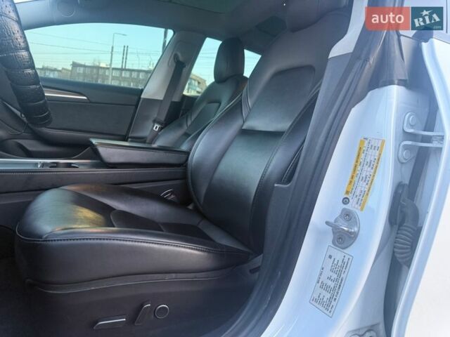 Белый Тесла Модель 3, объемом двигателя 0 л и пробегом 85 тыс. км за 17500 $, фото 11 на Automoto.ua