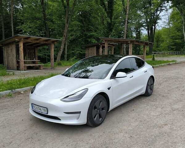 Білий Тесла Модель 3, об'ємом двигуна 0 л та пробігом 49 тис. км за 17850 $, фото 1 на Automoto.ua