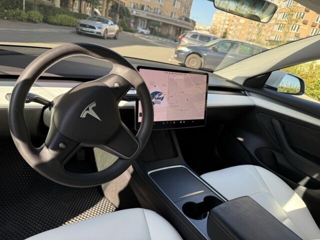 Білий Тесла Модель 3, об'ємом двигуна 0 л та пробігом 78 тис. км за 17500 $, фото 2 на Automoto.ua