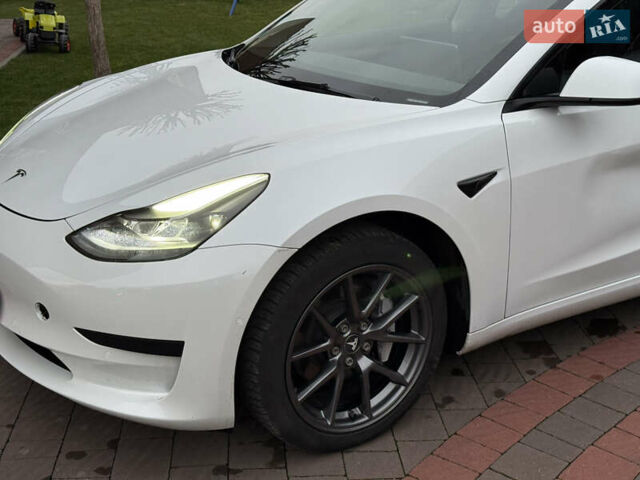 Білий Тесла Модель 3, об'ємом двигуна 0 л та пробігом 166 тис. км за 14900 $, фото 16 на Automoto.ua