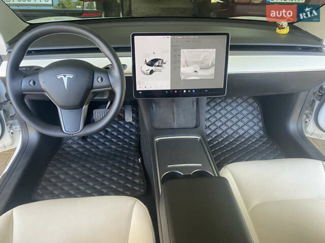 Білий Тесла Модель 3, об'ємом двигуна 0 л та пробігом 44 тис. км за 18500 $, фото 1 на Automoto.ua
