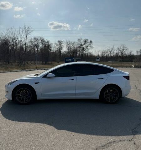 Білий Тесла Модель 3, об'ємом двигуна 0 л та пробігом 63 тис. км за 22000 $, фото 4 на Automoto.ua