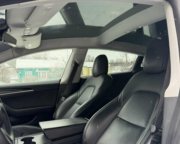 Белый Тесла Модель 3, объемом двигателя 0 л и пробегом 123 тыс. км за 23999 $, фото 19 на Automoto.ua