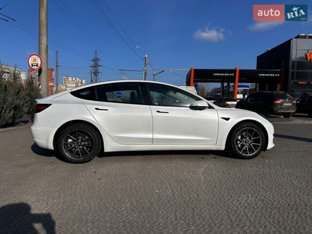 Білий Тесла Модель 3, об'ємом двигуна 0 л та пробігом 65 тис. км за 17950 $, фото 3 на Automoto.ua