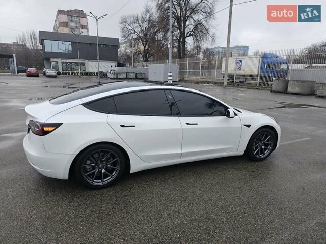 Белый Тесла Модель 3, объемом двигателя 0 л и пробегом 52 тыс. км за 18500 $, фото 2 на Automoto.ua